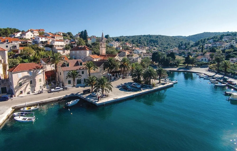 Amazing Home In Supetar