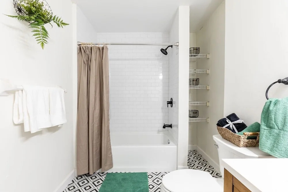 Delta View Retreat Suites