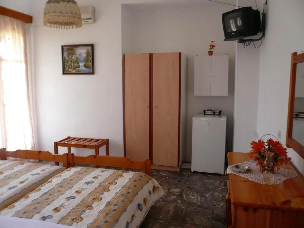 Liossis Rooms & Apartments
