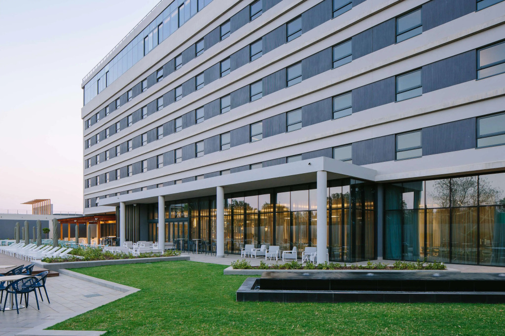 Radisson Hotel and Convention Centre OR Tambo Airport