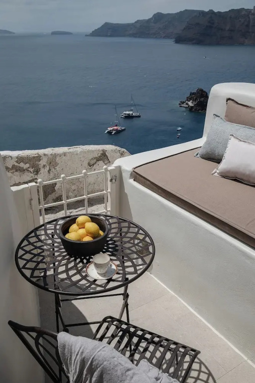 Lunar Sea Suite Hot-tub & Caldera View