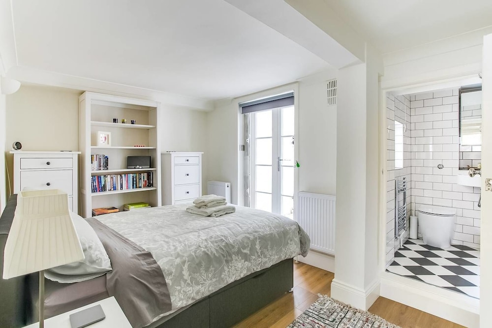 Lovely 1 Bedroom Home W/patio - 4 Guests!