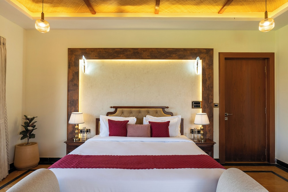 ELIVAAS Tiger Cave Suite with Pvt Pool