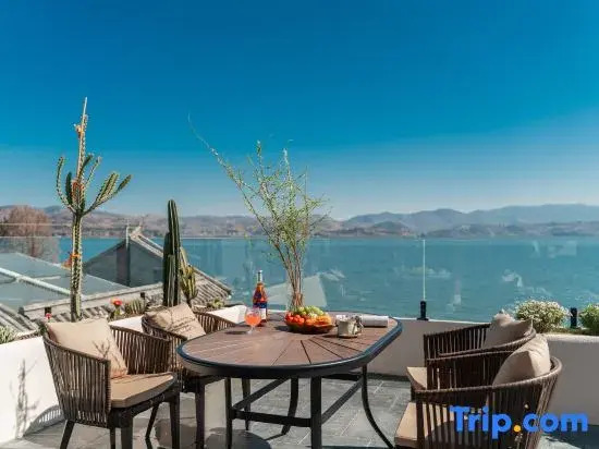 Dali Mu Hai · Lan Shan Wabi-Sabi Style Seaside Homestay (Longkan Wharf Branch)