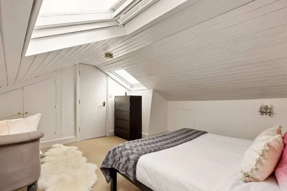 Cosy 4 Sleeper w Stunning Loft Room in Kensington, London