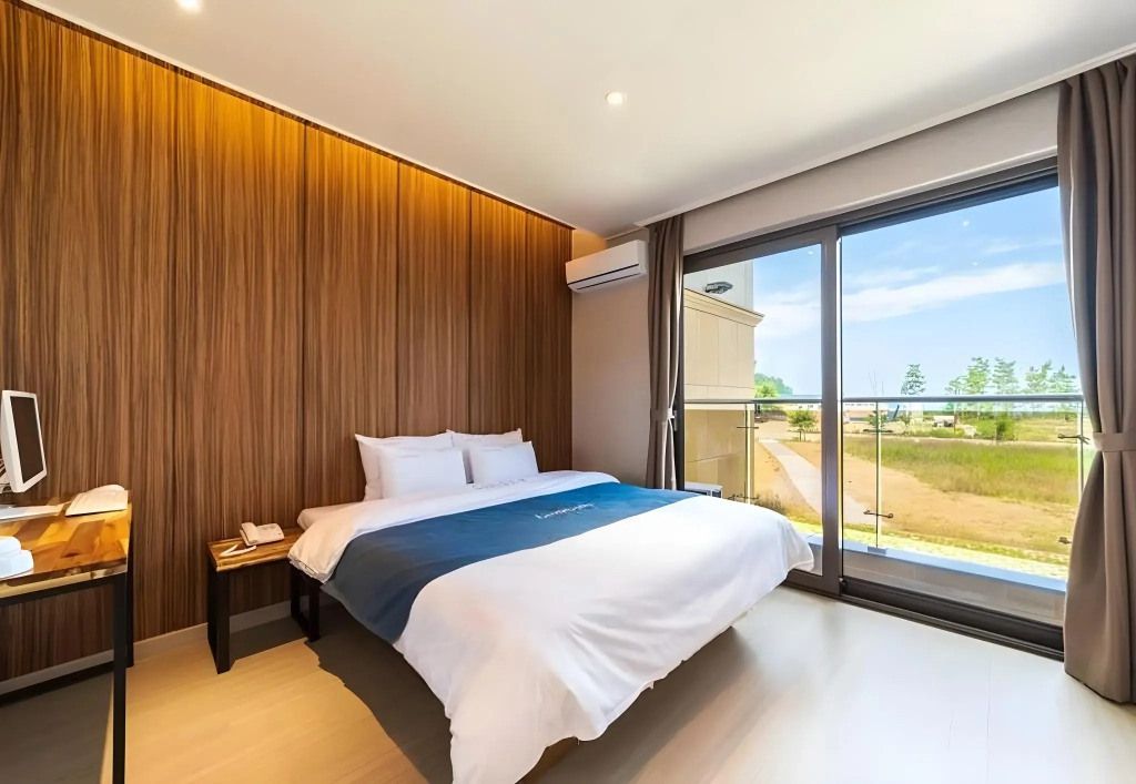 CozyCove Boutique Hotel