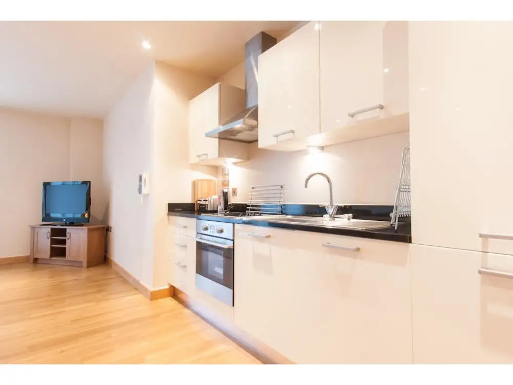 Spacious Riverside Flat for 4 in Stratford