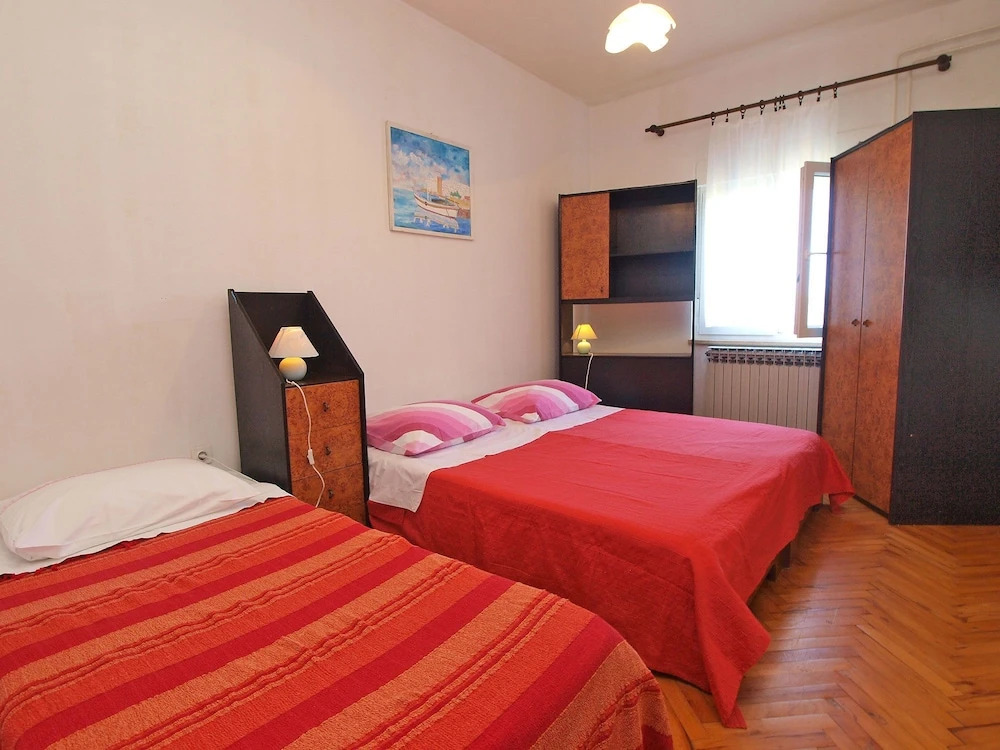 Apartment 439