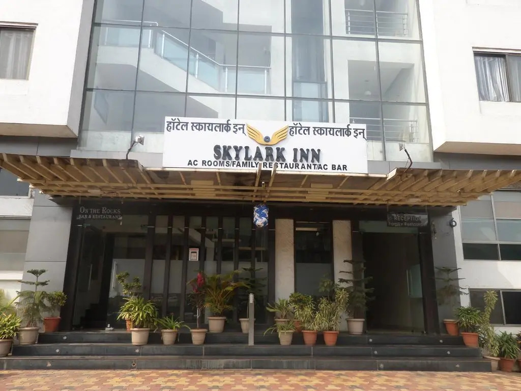 Hotel Skylark Inn