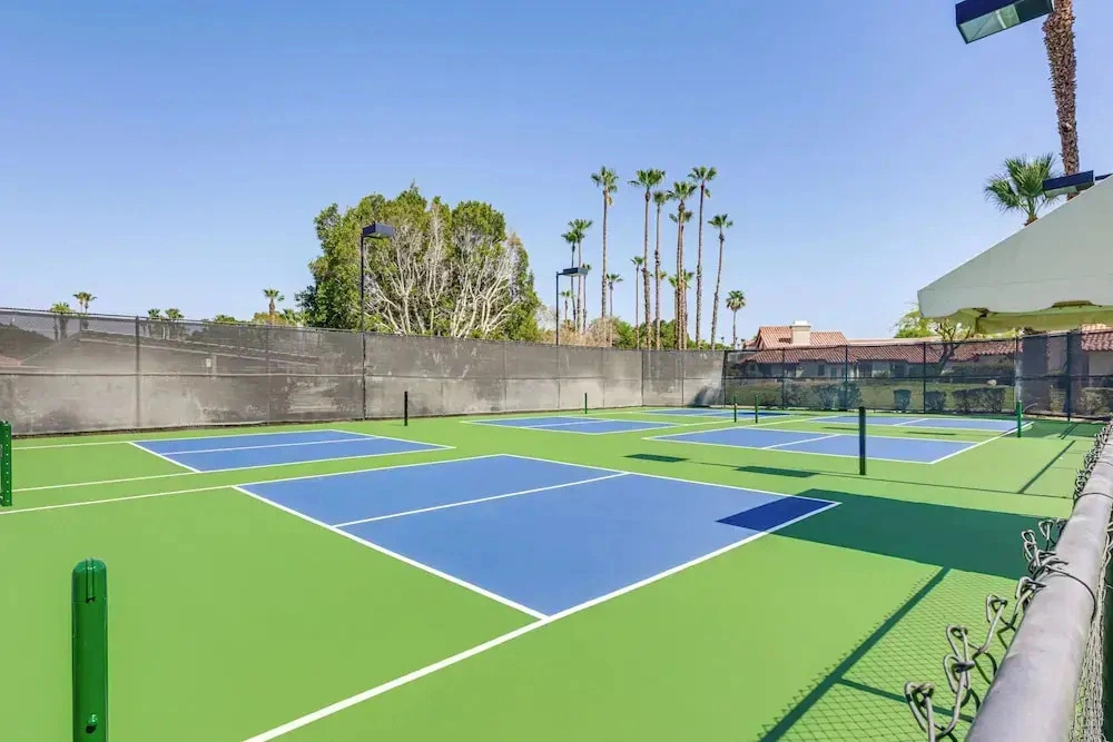 Golf Course View & Pool Access: Palm Desert Condo