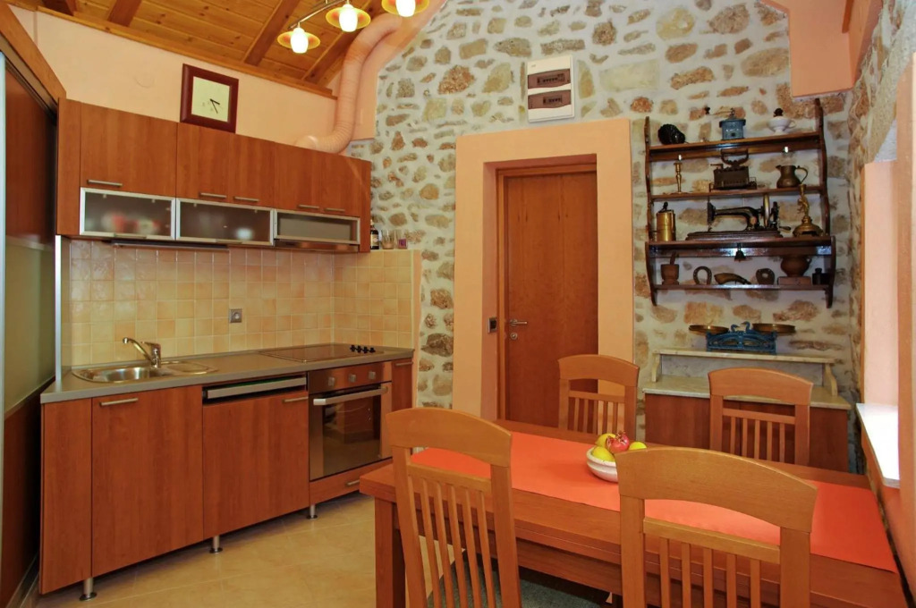 Apartment Cukarin A2 BOL-CENTER, Croatia