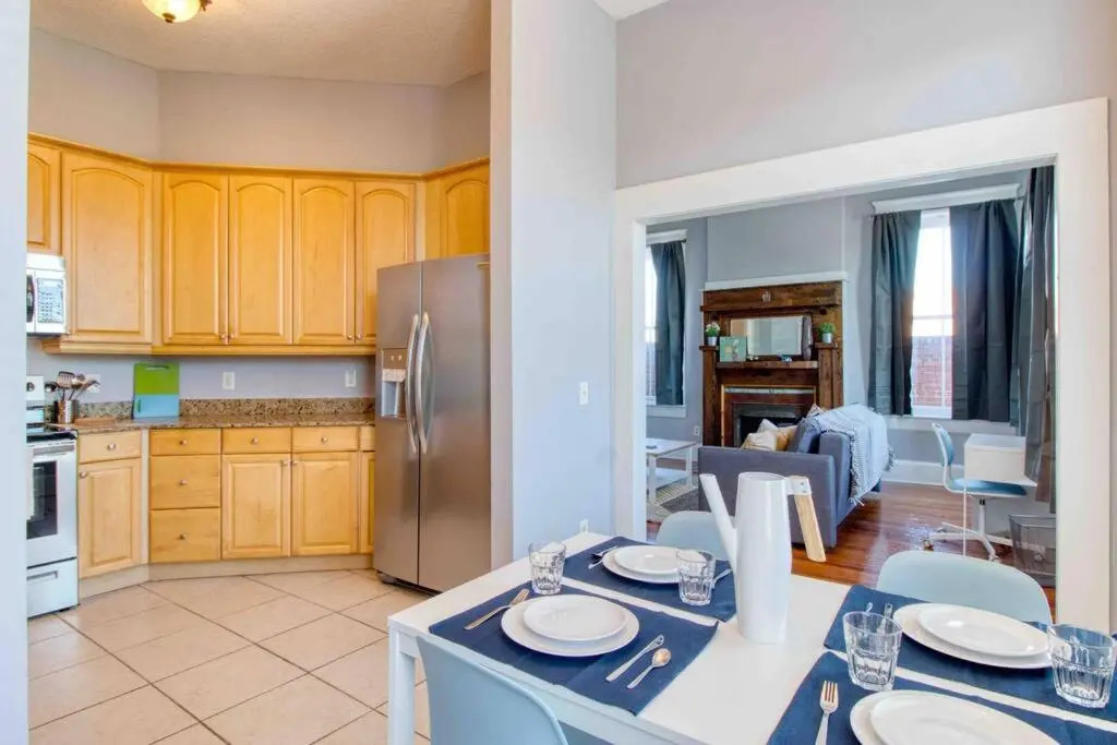 Sunny & bright - cute 1 BR apt in historic SPR