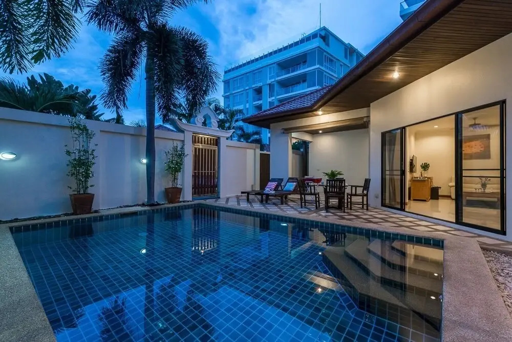 AnB poolvilla 2BR with private beach in pratamnak
