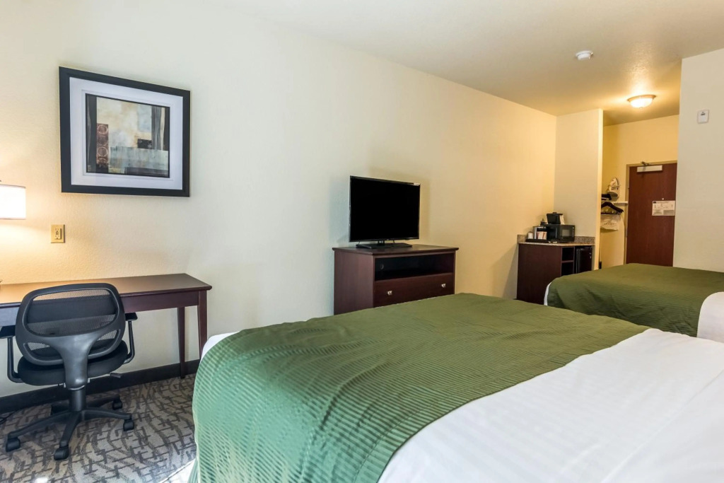 Cobblestone Hotel & Suites - Torrington