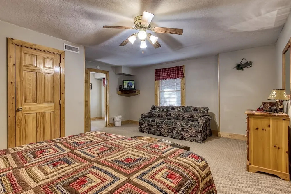 ER259- Country Charm Great Location, Close to town cabin