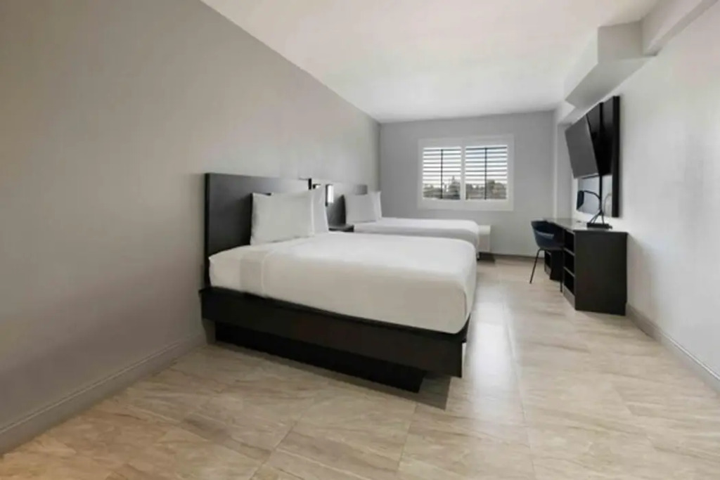 Studio 6 Artesia CA