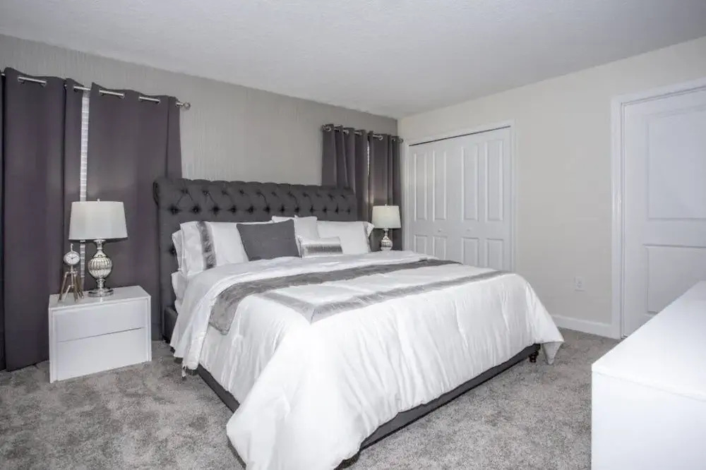 Brand New!4 Bed In Storey Lake Townhome With Pool! 4 Bedroom Townhouse by Redawning