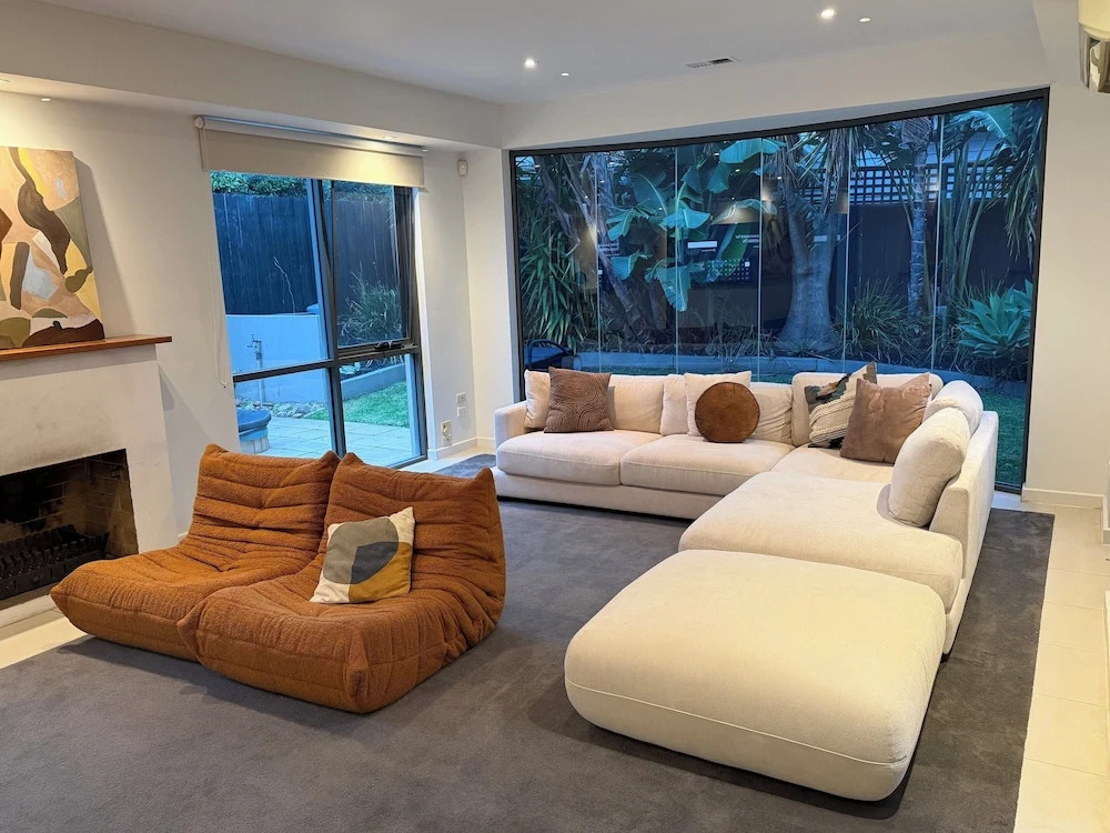 Bayside 4 bed in Sandringham w Spa and Sunset Views