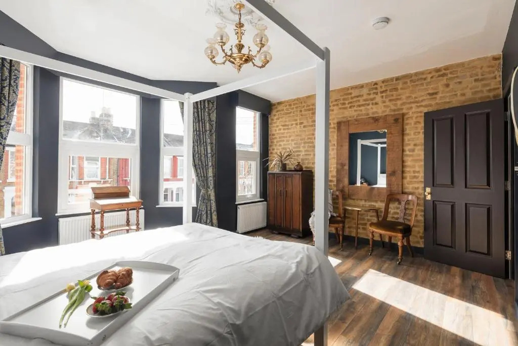 Courcy Road - 7 bedroom - sleeps up to 22