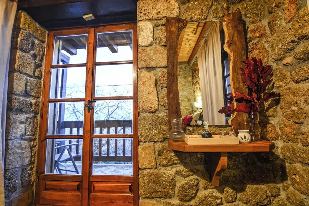 Petrino Lodge Stone Mountain Retreat
