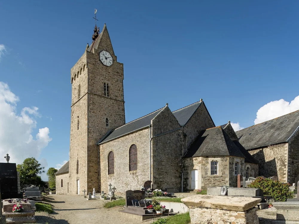 Lovely Holiday Home With Private Garden in Normandy