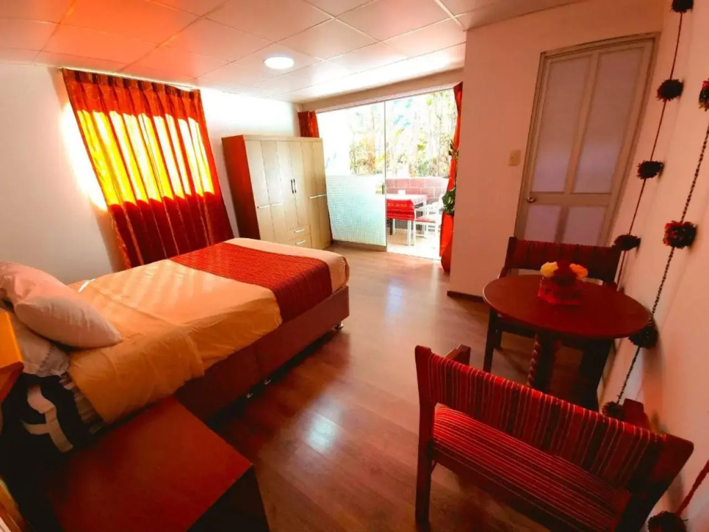 Valle verde, Hostel & camping