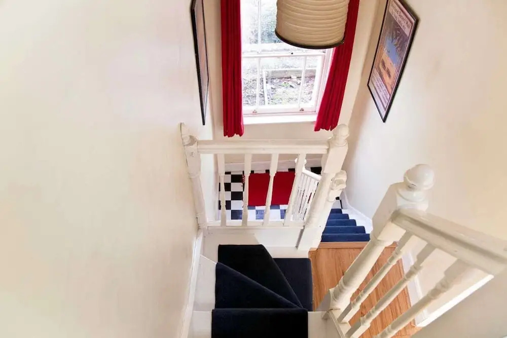 Spacious, Charming 3bd W/Balcony in Kennington