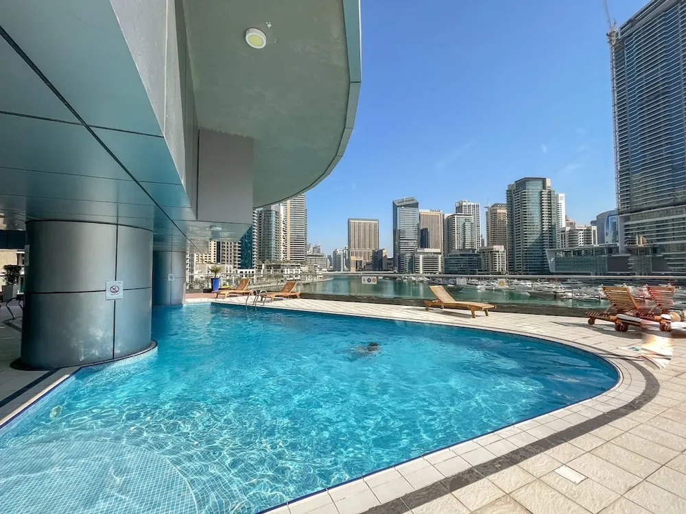 Refined 1BR Retreat in The Point Tower - Marina