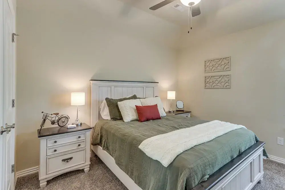 Table Rock Lake Retreat: Walk to Shore!