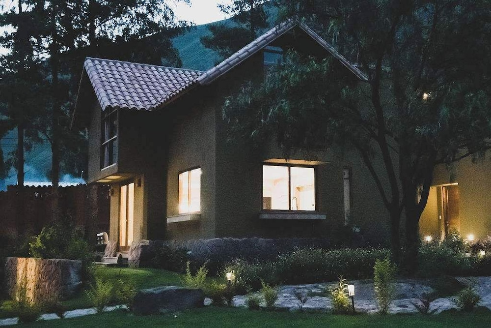 w Serene 2BR Riverside Villa w Nature Views