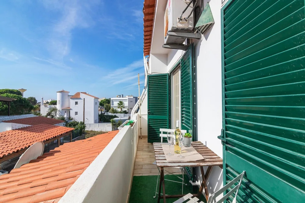 Faro Airport Flat 4 by Homing