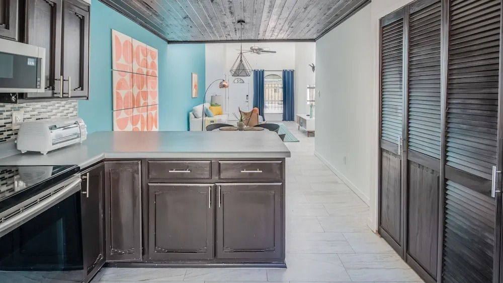 Sleek 2BR Townhome Central Phx by WanderJaunt