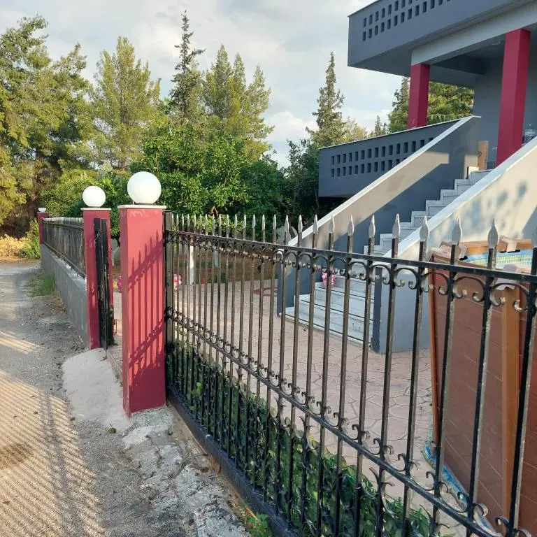 Γκρι βιλλα 2