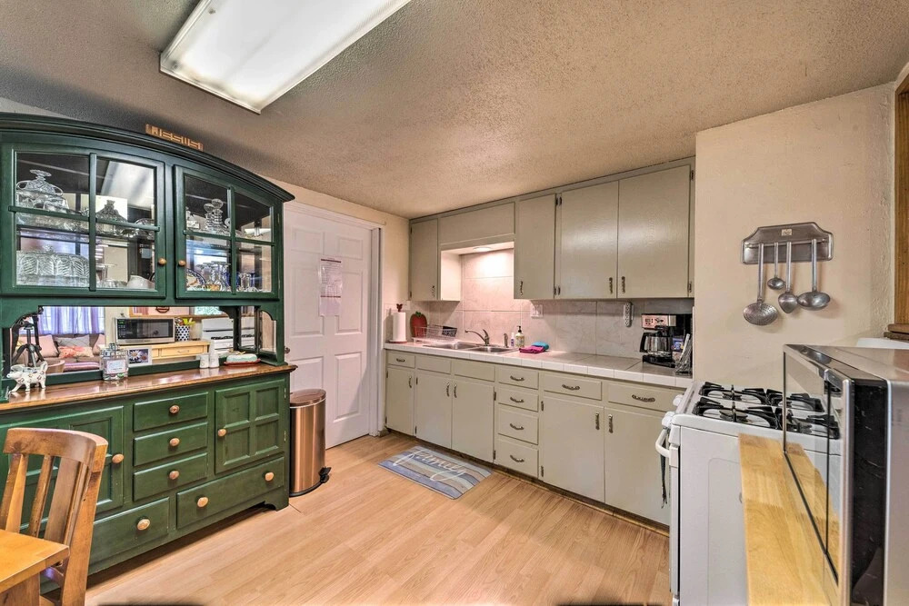 Pet-friendly Ruidoso Cabin w/ Hot Tub & Fire Pit