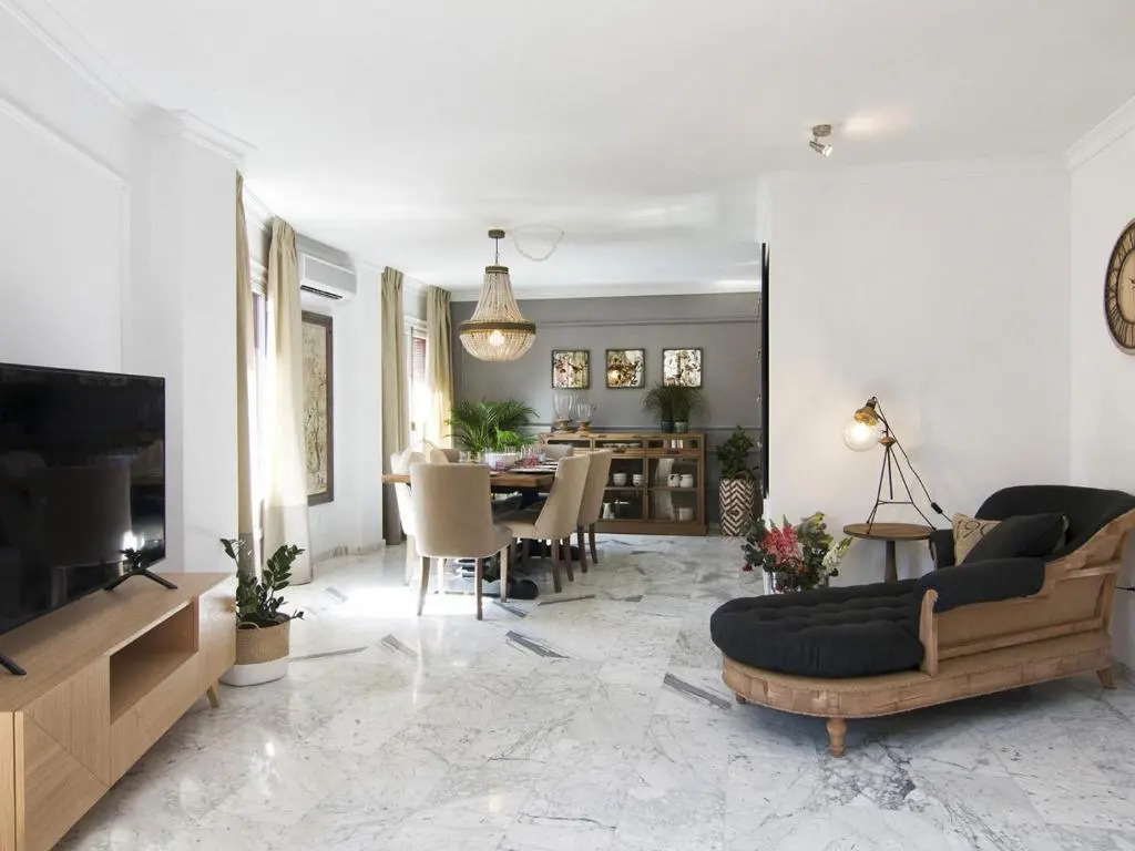 Chezmoihomes Glow and elegant 4 BR apartment in the heart of granada parking free