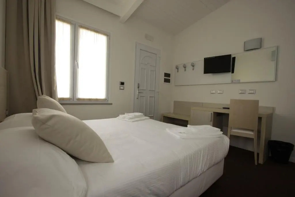 Hotel Paradise Airport