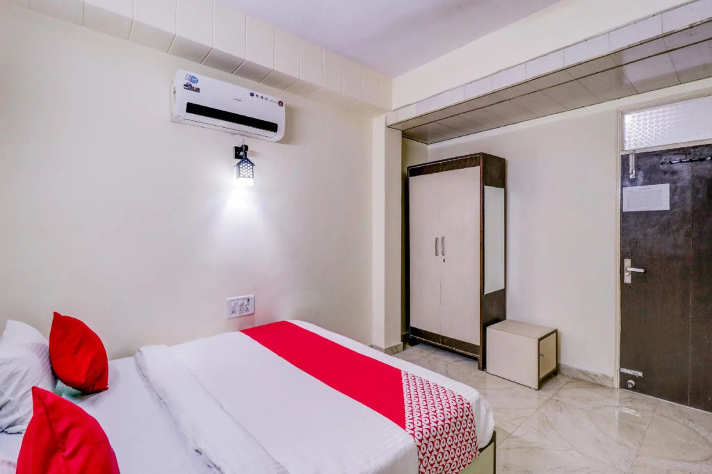 RS Hotels by OYO Rooms