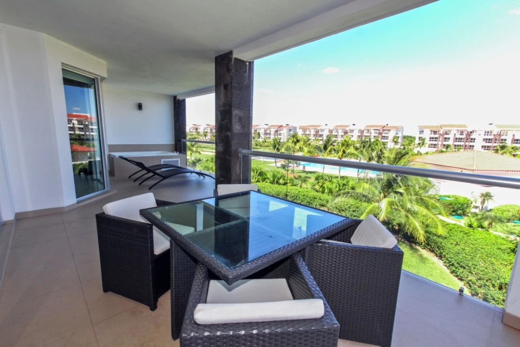 Mareazul 202S Oceanfront 2BR with Plunge Pool