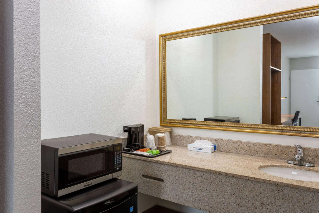 Ramada by Wyndham Altamonte Springs Near I-4