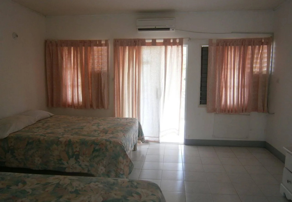 Royale Hummingbird Cliff Hotel