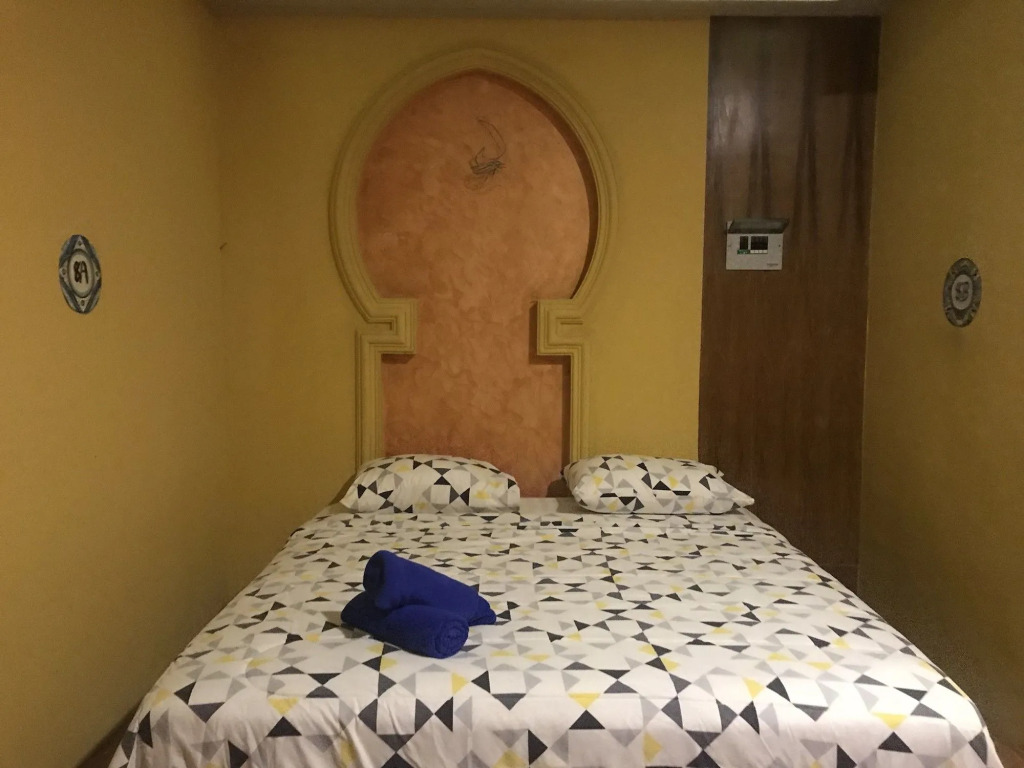 Bee Sleep Hostel & Nana Art gallery