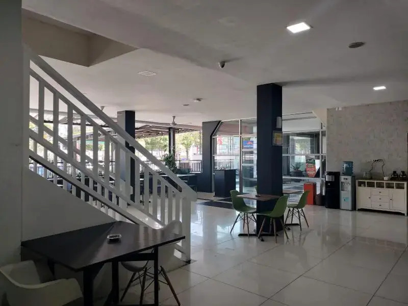 City Hotel