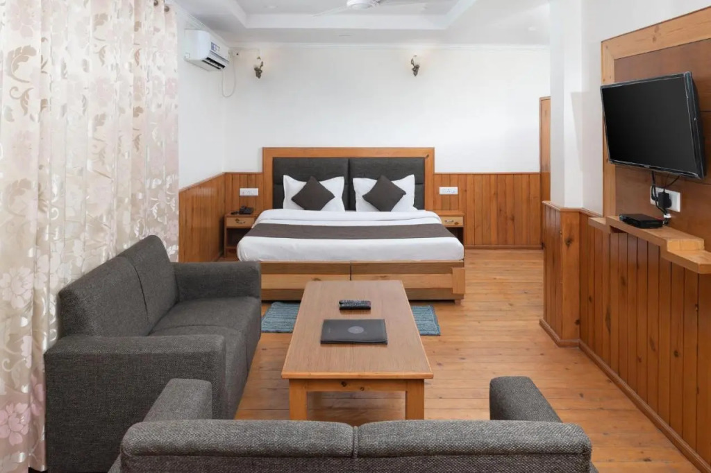 The Posh Hotel near Mall Road with Hassle Free Covered Parking