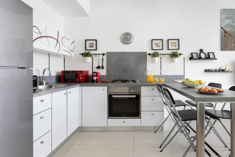 Smart 1Br In Allenby By Holyguest