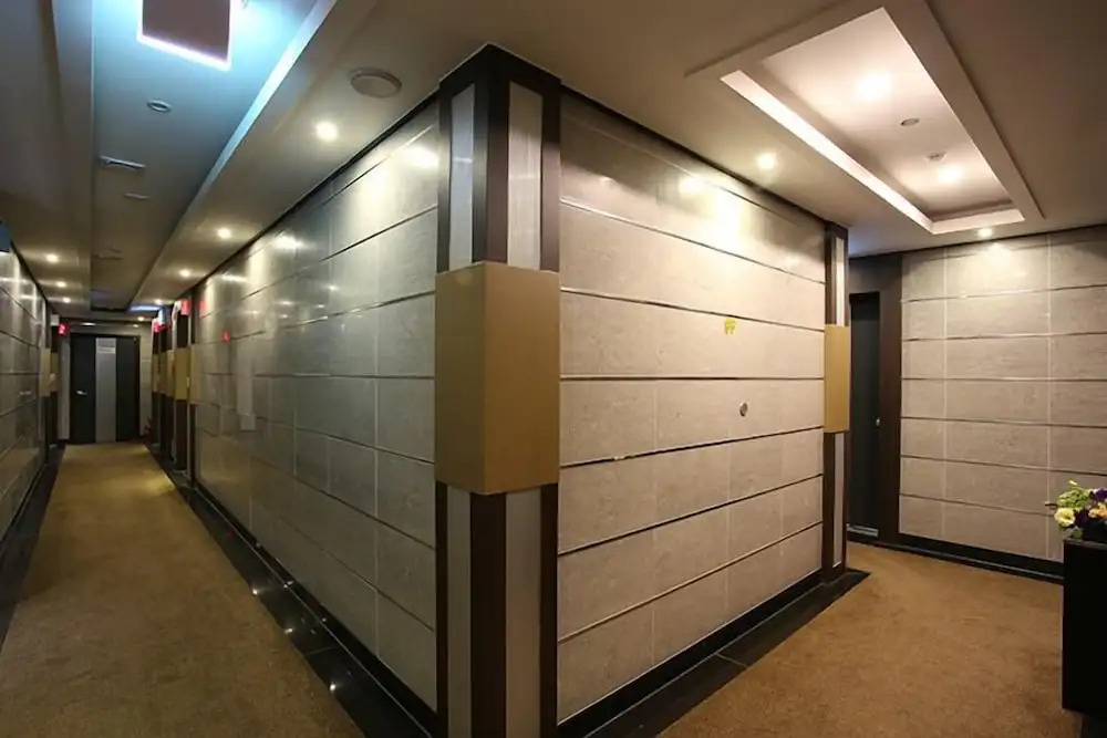 Honors Hotel