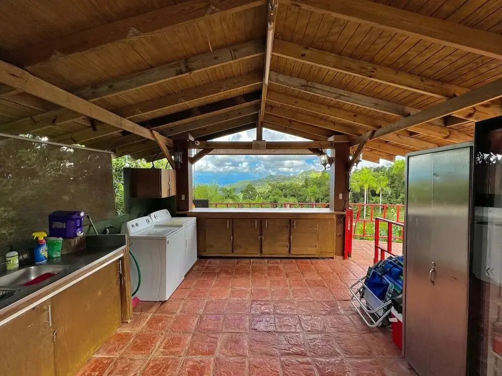 Panchos Paradise - Rainforest Guesthouse with Pool, Gazebo and View