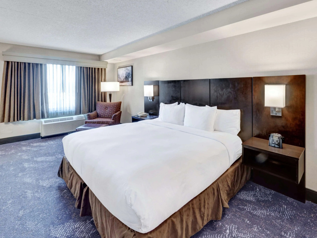 DoubleTree by Hilton Wichita Airport