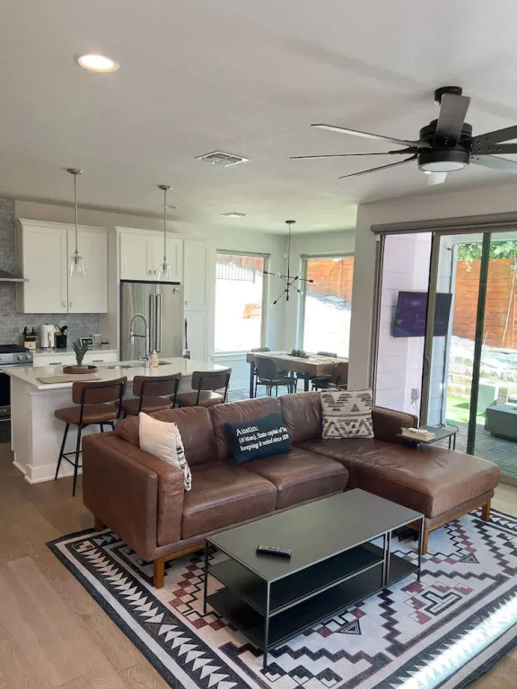 Upstay - Eastside Home w Patio  BBQ - Mins to DT, Austin