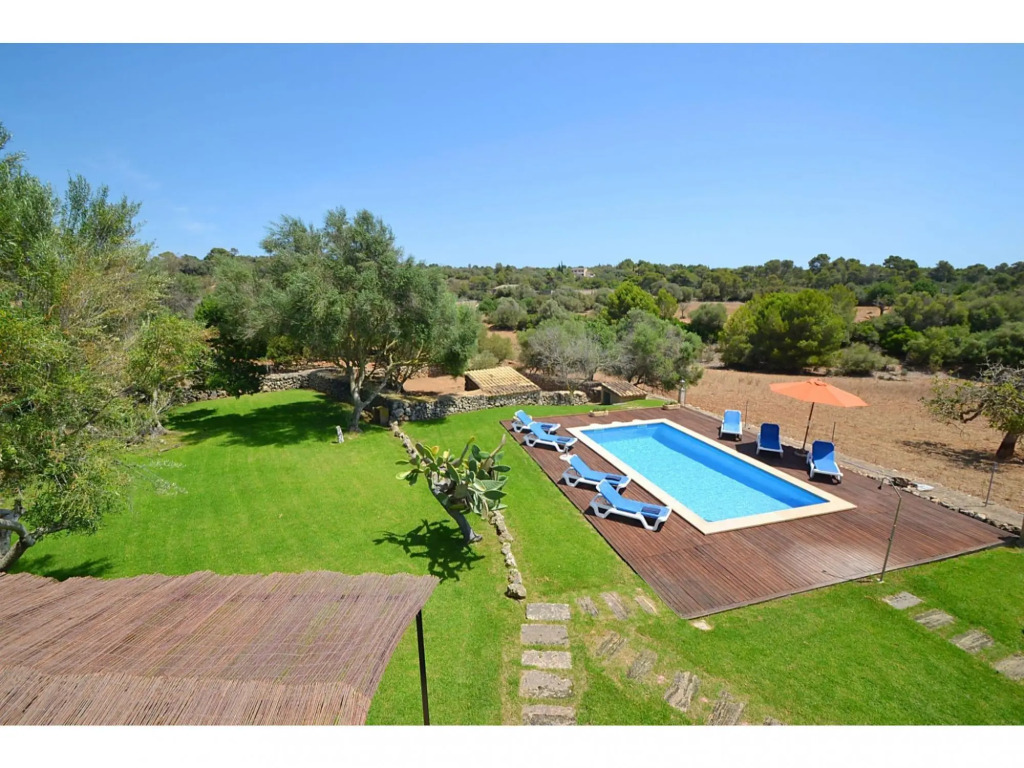 Mallorcan style house with pool and air conditioning 4 km from the sea
