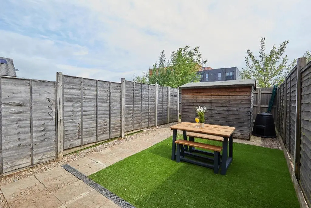 Royal Derby Hospital 2 Bed Town House